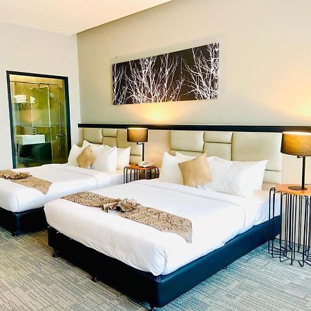 Glex Hotel Signature Johor Bahru Bagian luar foto