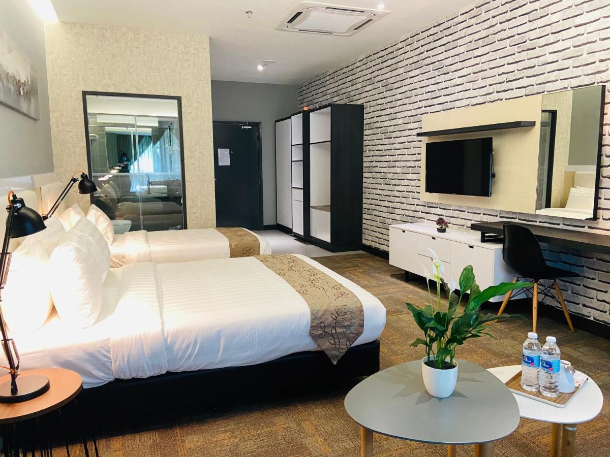 Glex Hotel Signature Johor Bahru Bagian luar foto