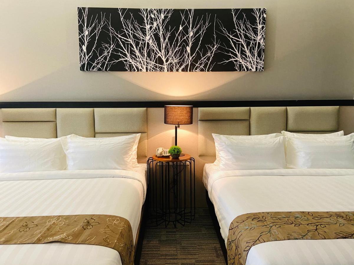 Glex Hotel Signature Johor Bahru Bagian luar foto