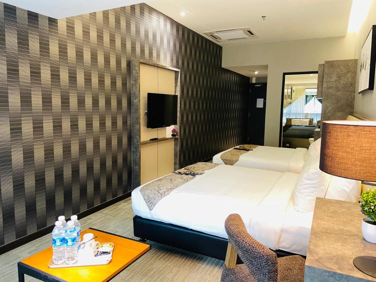 Glex Hotel Signature Johor Bahru Bagian luar foto