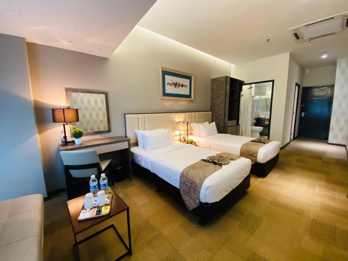 Glex Hotel Signature Johor Bahru Bagian luar foto