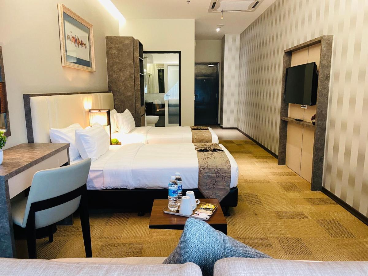 Glex Hotel Signature Johor Bahru Bagian luar foto
