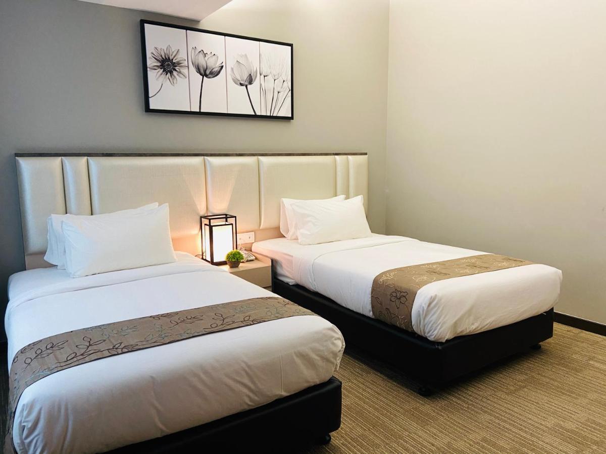 Glex Hotel Signature Johor Bahru Bagian luar foto