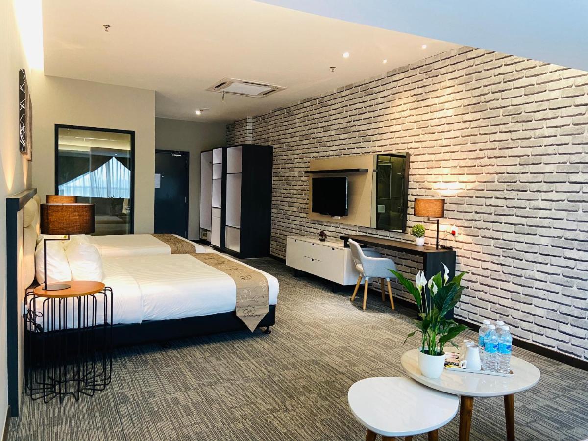 Glex Hotel Signature Johor Bahru Bagian luar foto