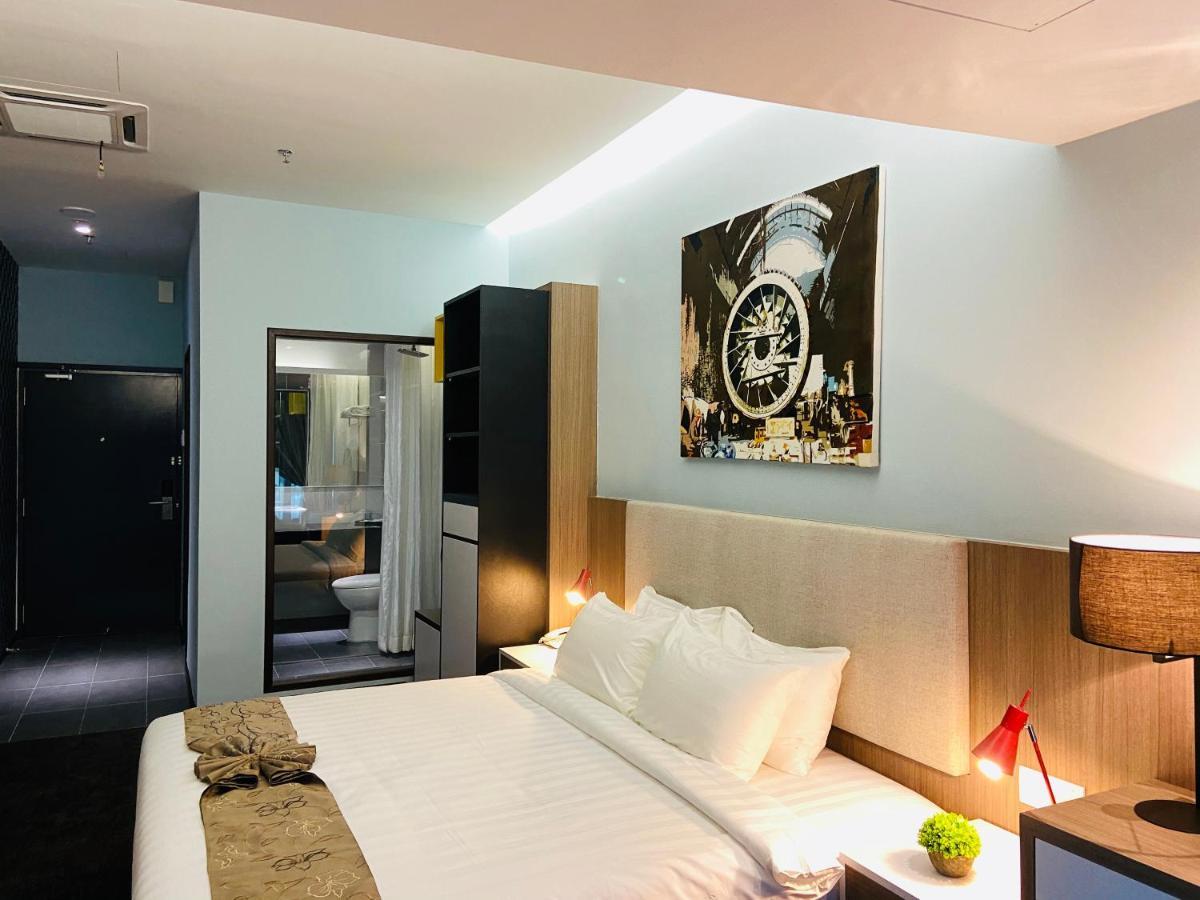 Glex Hotel Signature Johor Bahru Bagian luar foto