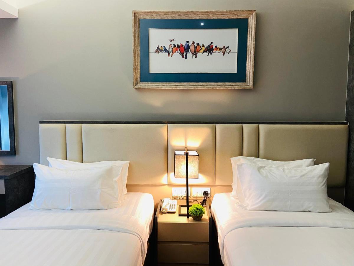 Glex Hotel Signature Johor Bahru Bagian luar foto