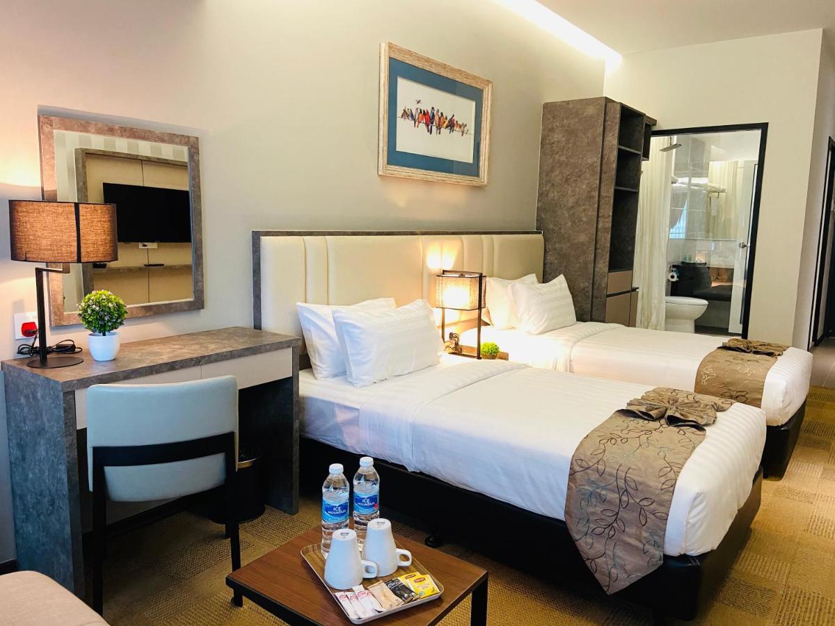 Glex Hotel Signature Johor Bahru Bagian luar foto