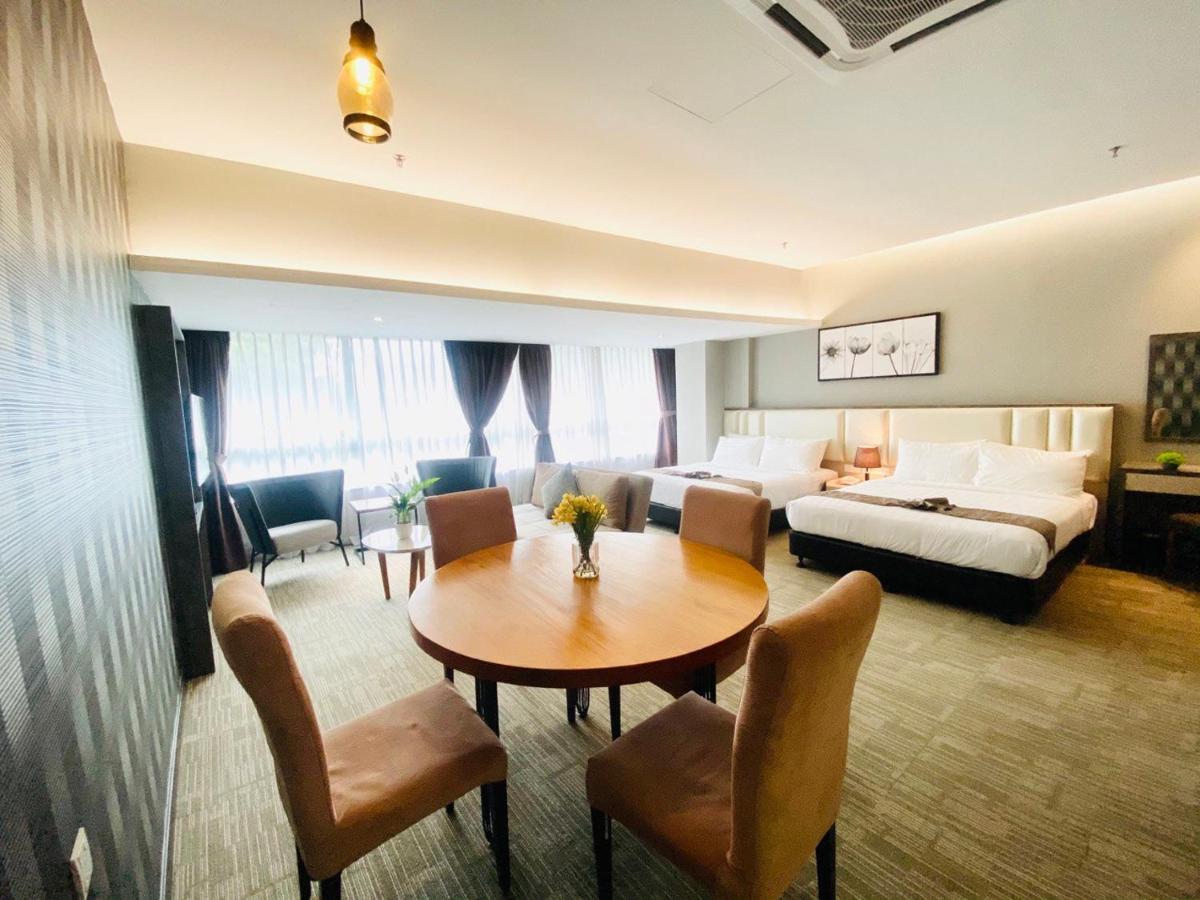 Glex Hotel Signature Johor Bahru Bagian luar foto