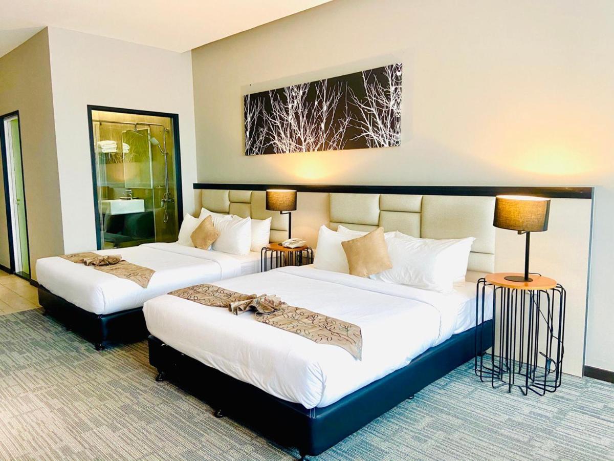 Glex Hotel Signature Johor Bahru Bagian luar foto
