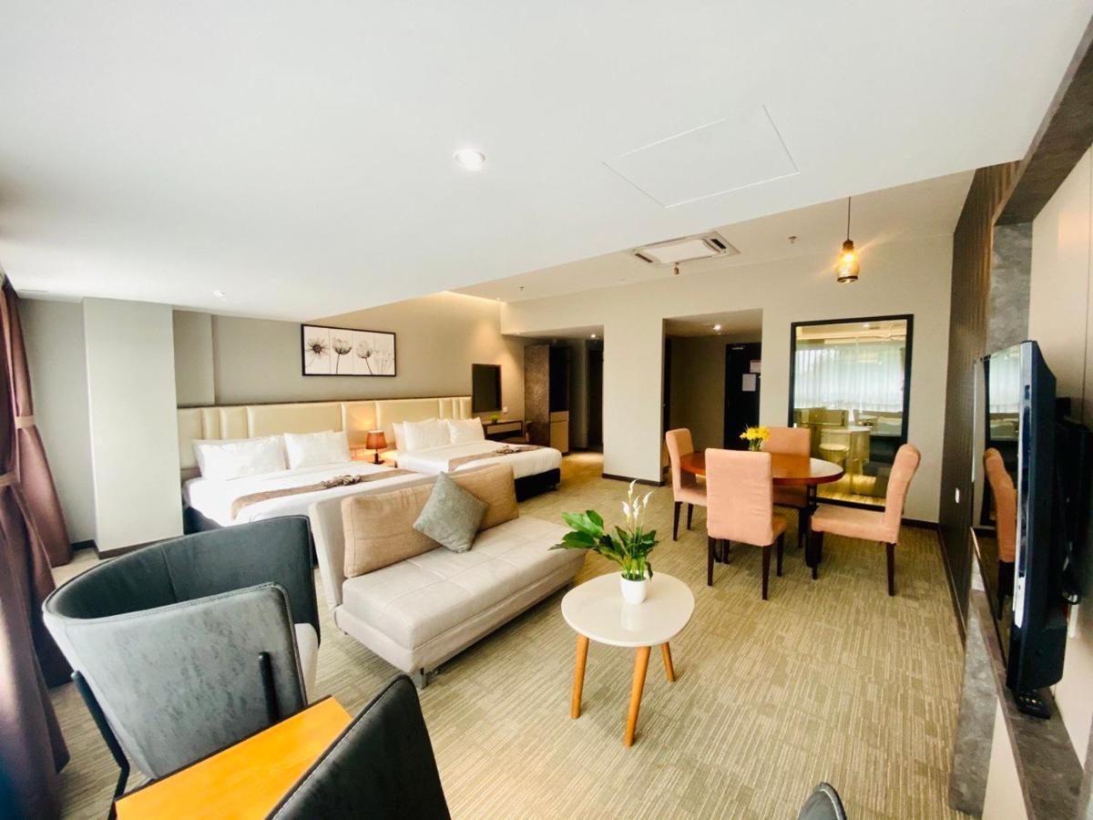 Glex Hotel Signature Johor Bahru Bagian luar foto