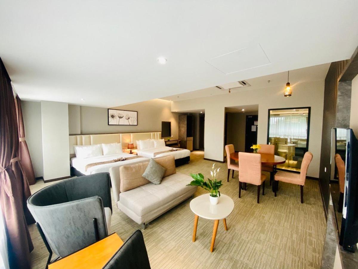 Glex Hotel Signature Johor Bahru Bagian luar foto