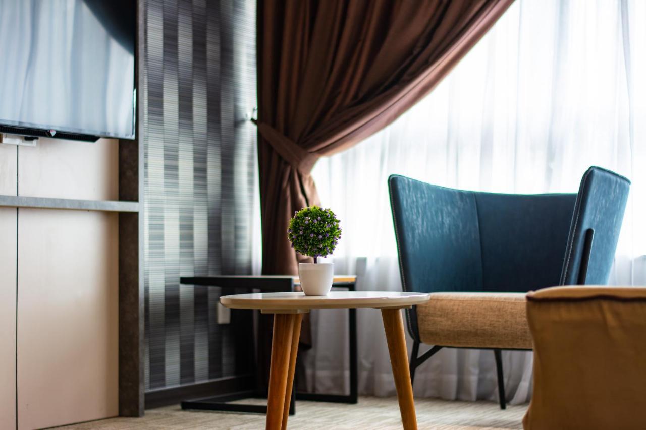 Glex Hotel Signature Johor Bahru Bagian luar foto