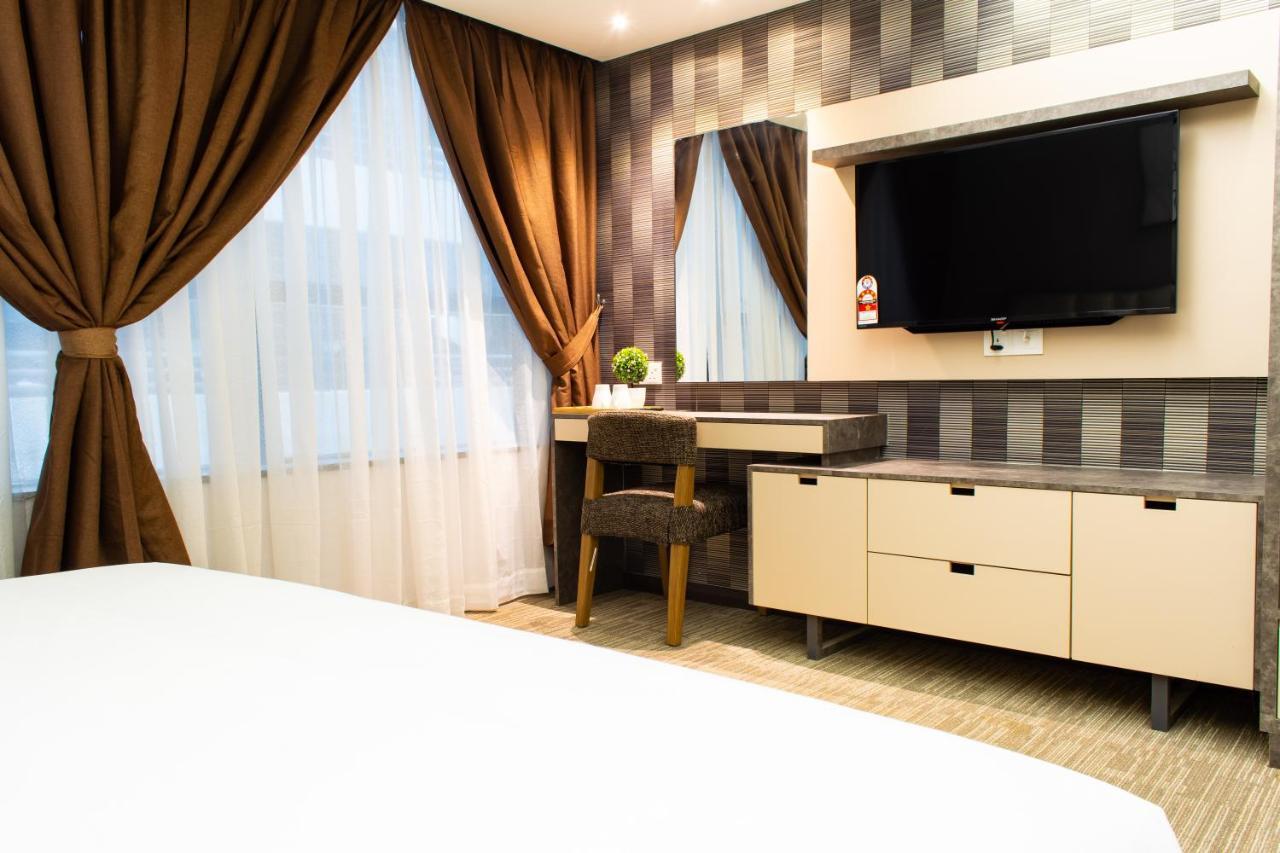Glex Hotel Signature Johor Bahru Bagian luar foto