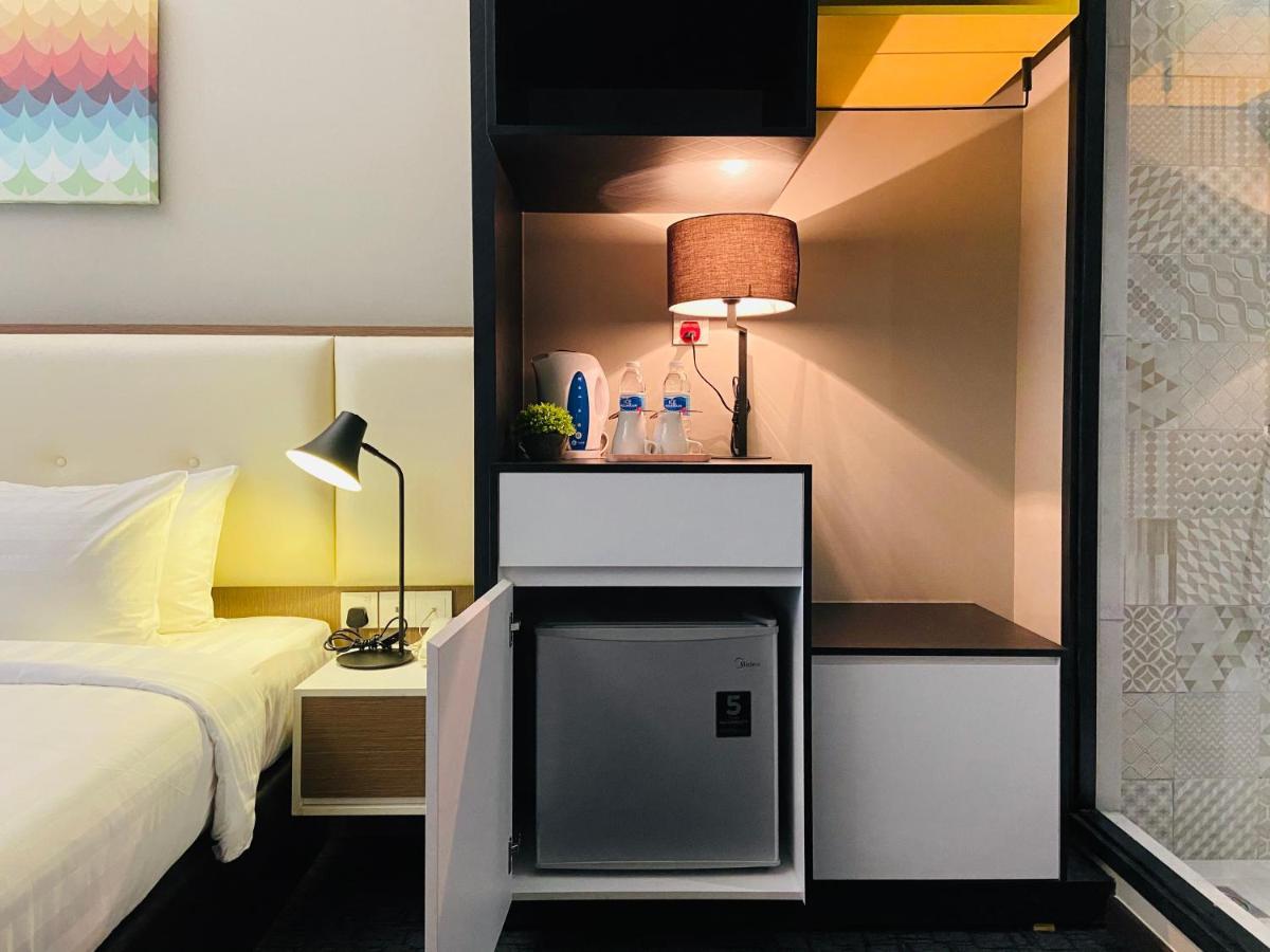 Glex Hotel Signature Johor Bahru Bagian luar foto
