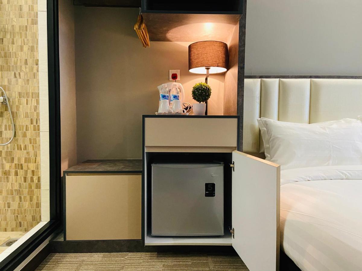 Glex Hotel Signature Johor Bahru Bagian luar foto