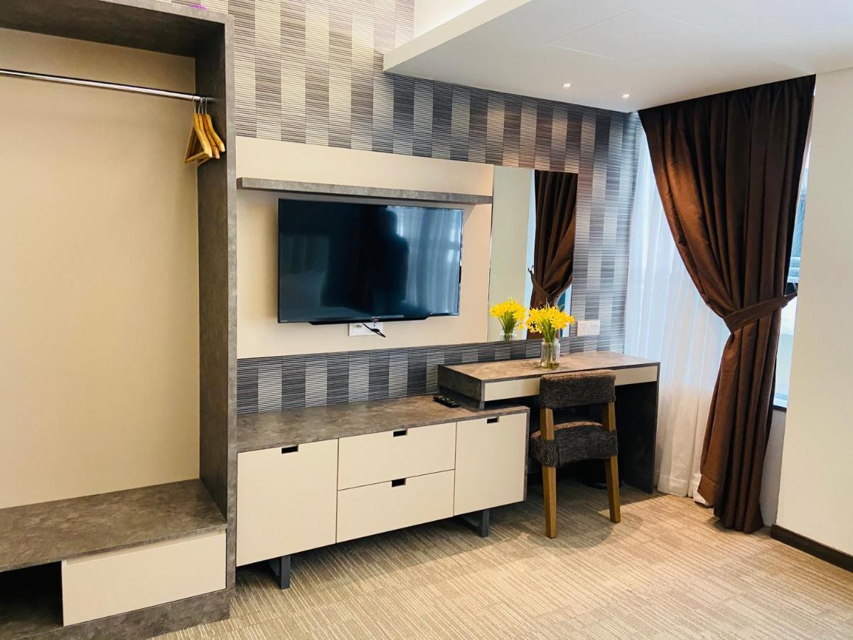 Glex Hotel Signature Johor Bahru Bagian luar foto